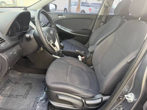 2013 Hyundai Accent SE