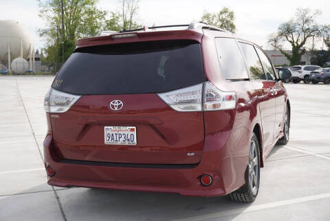 2020 Toyota Sienna SE 8-Passenger