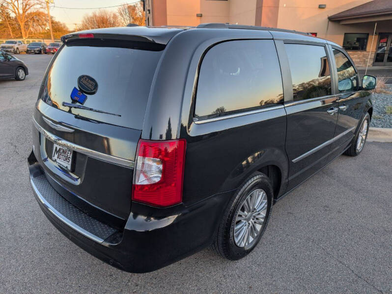 2016 Chrysler Town and Country Touring-L Anniversary Edition
