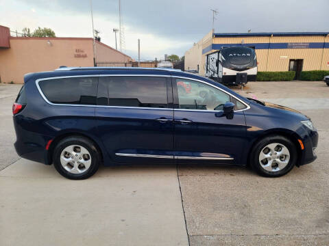 2017 Chrysler Pacifica Touring-L Plus