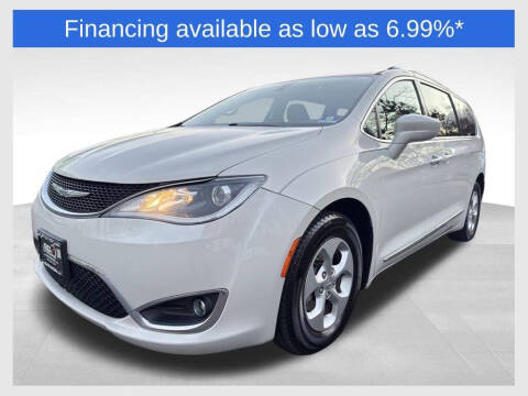 2017 Chrysler Pacifica Touring-L Plus