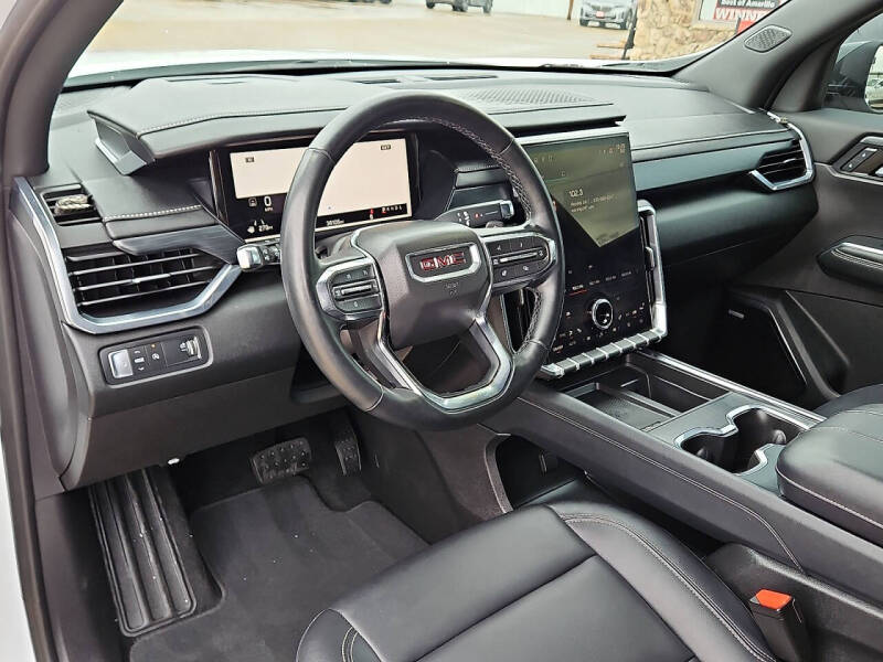 2024 GMC Acadia Elevation