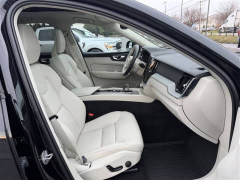 2024 Volvo XC60 B5 Plus Dark Theme