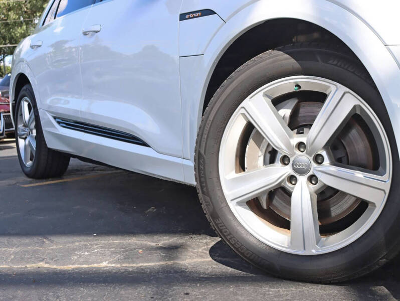 2019 Audi e-tron quattro Premium Plus