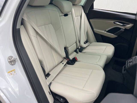 2025 Audi Q5 quattro Premium TFSI