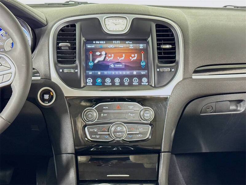 2023 Chrysler 300 Touring L