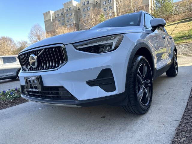 2025 Volvo XC40 B5 Core Bright Theme