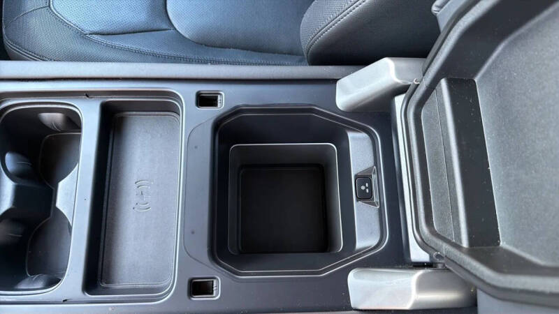 2024 Land Rover Defender 130 P400 X-Dynamic SE