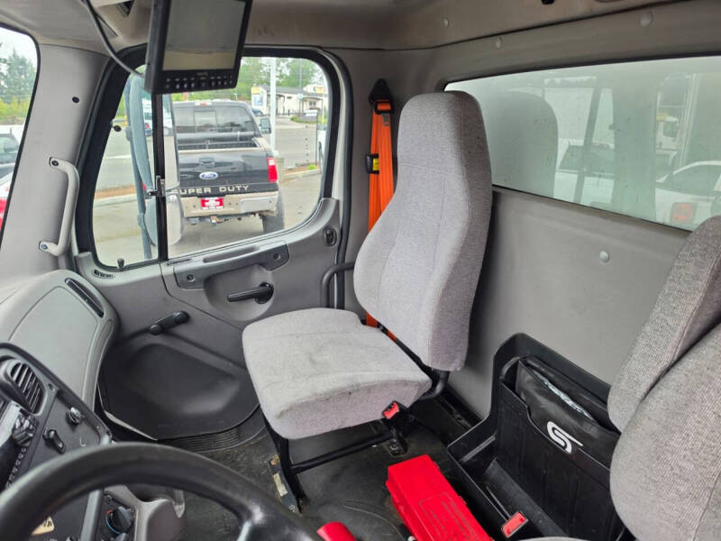 2018 Freightliner M2 106