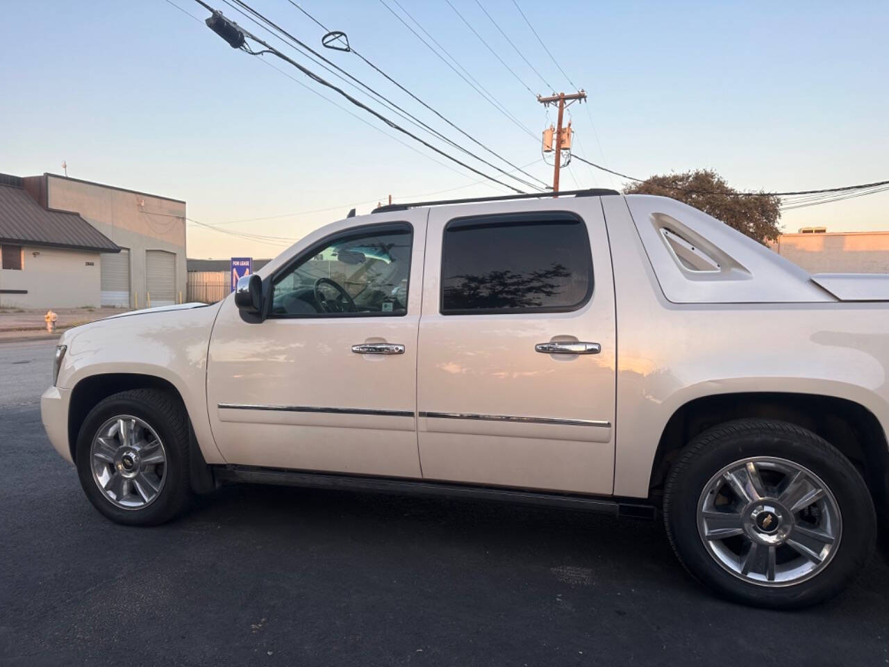 2010 Chevrolet Avalanche for sale at Sarenco Auto Inc in Dallas, TX