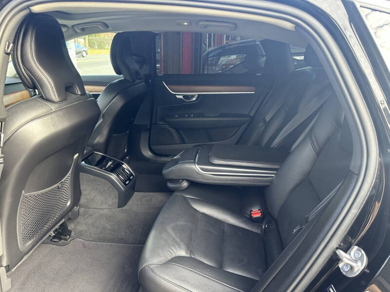 2022 Volvo S90 B6 Momentum