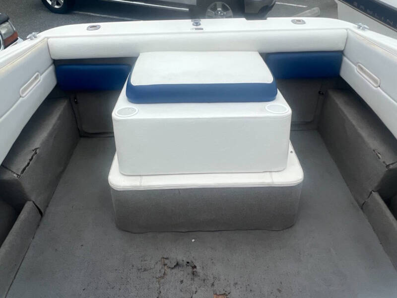 2004 Bayliner 210 CU