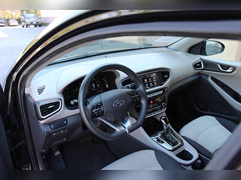 2017 Hyundai Ioniq Hybrid Blue