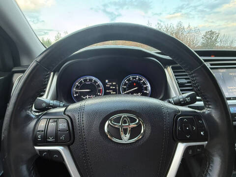 2017 Toyota Highlander SE