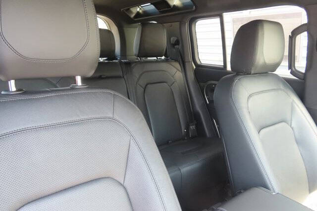 2024 Land Rover Defender 110 P300 S