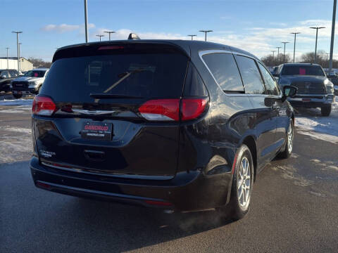 2025 Chrysler Voyager LX