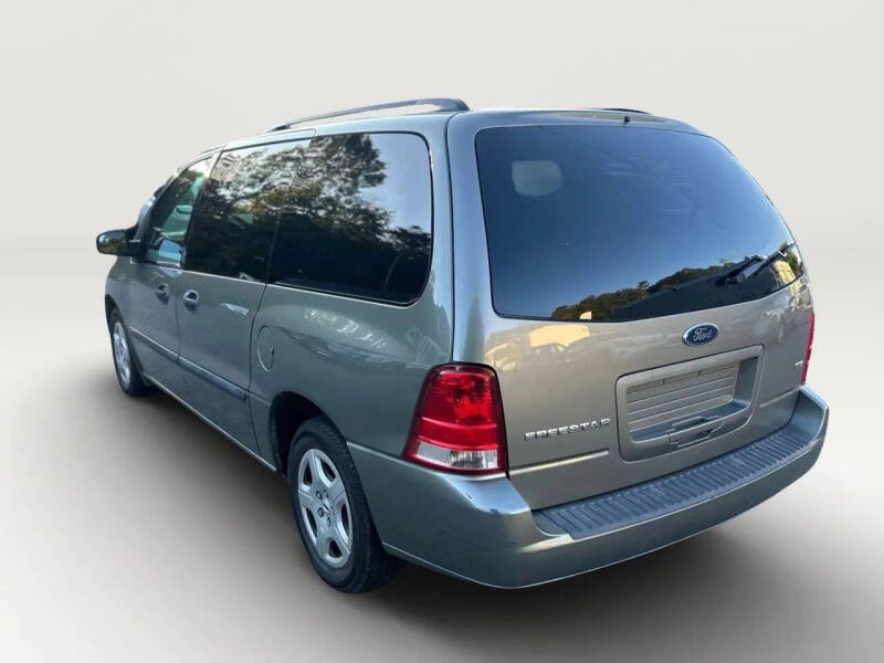 2004 Ford Freestar SE