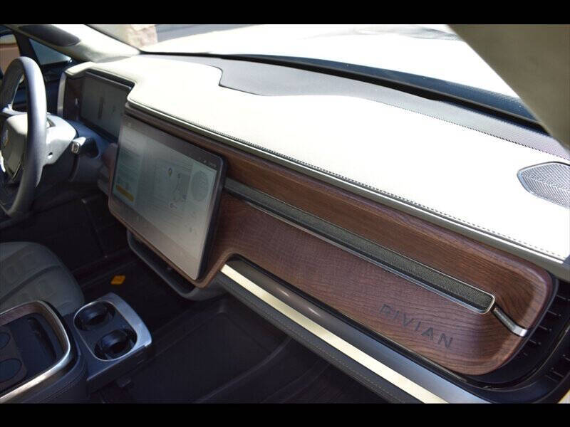 2023 Rivian R1S Adventure