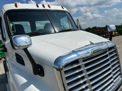 2012 Freightliner Cascadia 113 Semi Truck