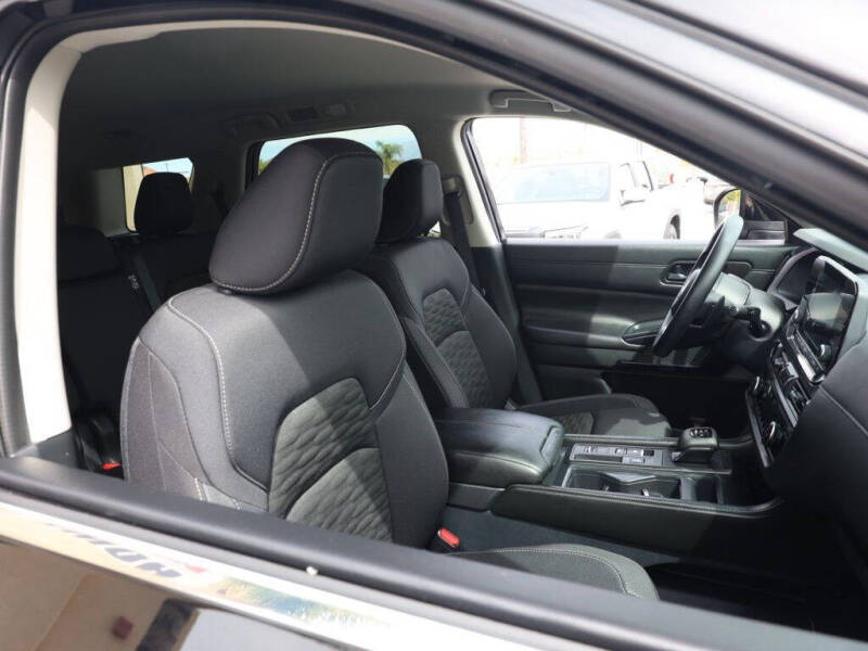 2025 Nissan Pathfinder S