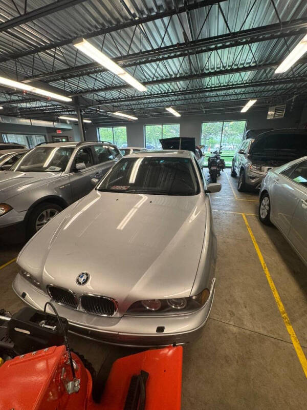 2003 BMW 5 Series 525i's photo