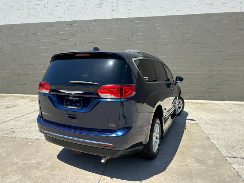 2017 Chrysler Pacifica Touring-L Plus