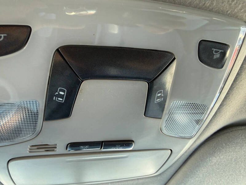 2012 Toyota Sienna LE 8-Passenger