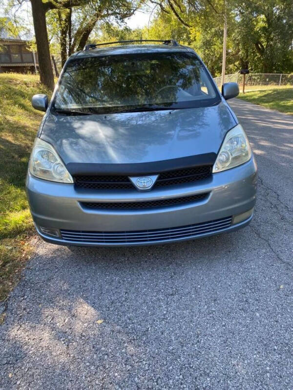 2004 Toyota Sienna for sale at Carsland KC in Kansas City MO