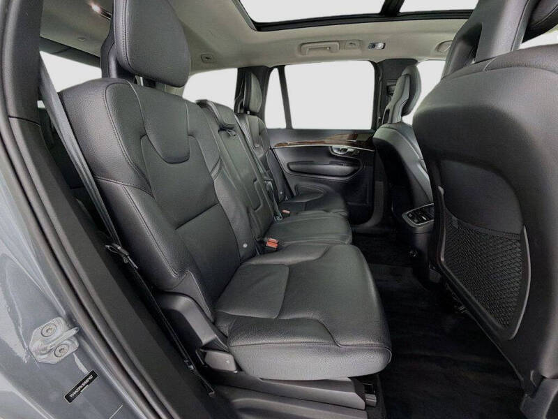 2016 Volvo XC90 T6 Momentum