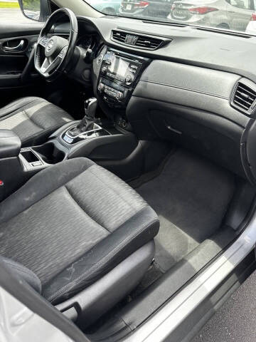 2017 Nissan Rogue SV