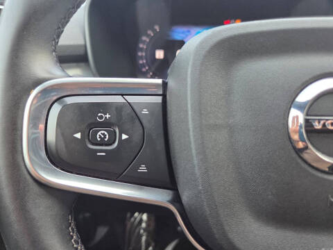 2024 Volvo XC40 B5 Core Dark Theme