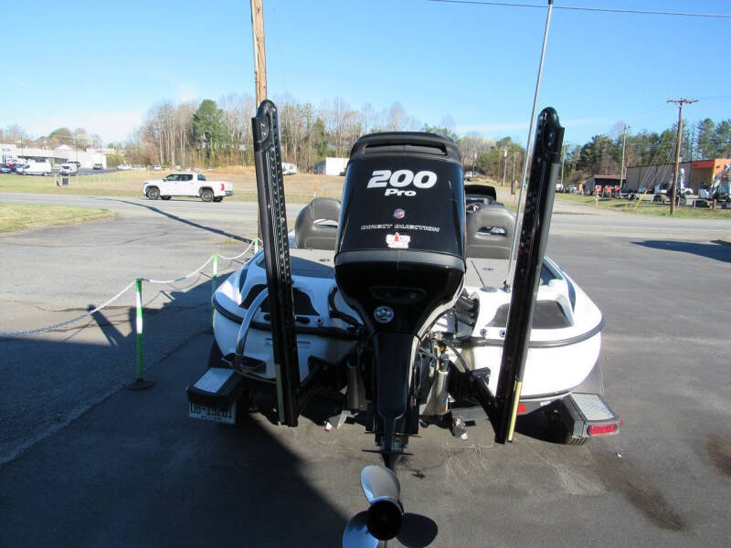 2017 Nitro Z19