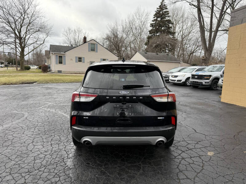 2020 Ford Escape SE
