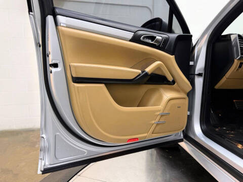 2014 Porsche Cayenne GTS