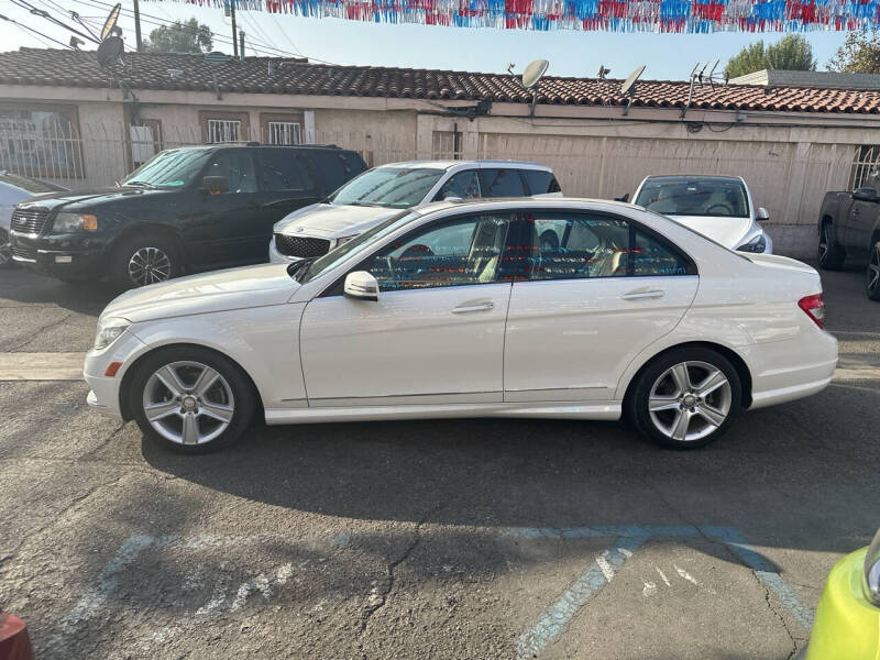 2011 Mercedes-Benz C-Class C300 Sport photo 3