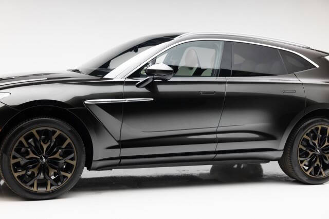 2021 Aston Martin DBX
