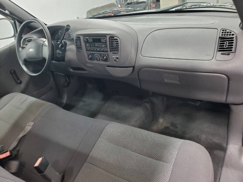 2004 Ford F-150 Heritage XL