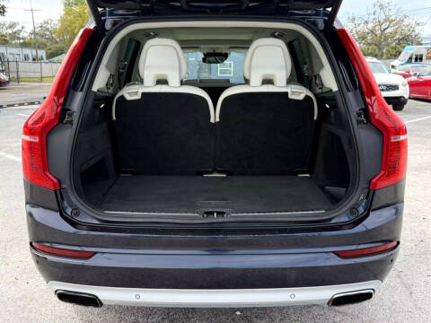 2016 Volvo XC90 T6 Momentum