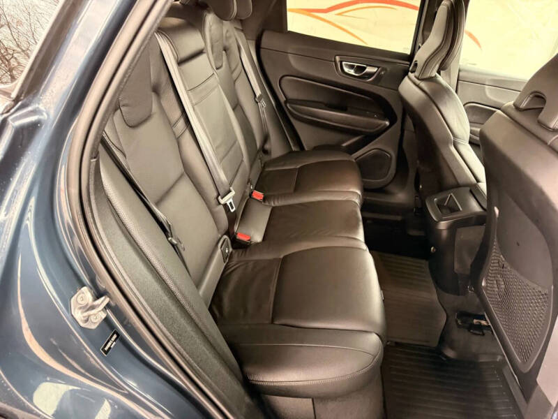 2020 Volvo XC60 T5 Momentum