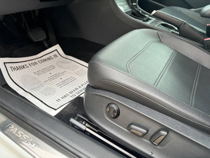 2016 Volkswagen Passat 1.8T SE