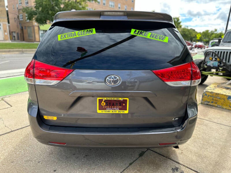 2011 Toyota Sienna LE photo 7