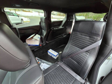 2025 Chrysler Voyager LX