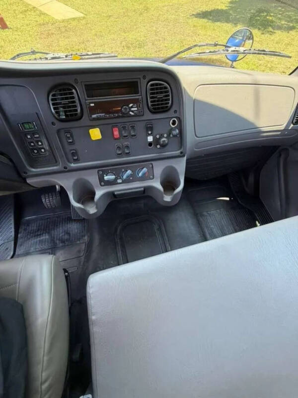 2020 Freightliner M2 106