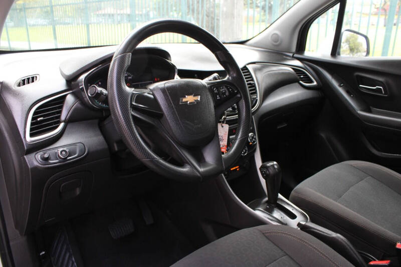 2017 Chevrolet Trax LS photo 16