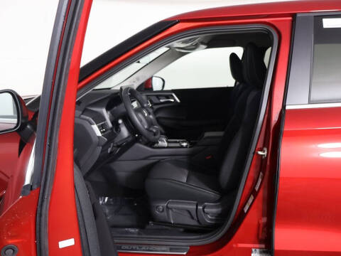 2025 Mitsubishi Outlander ES