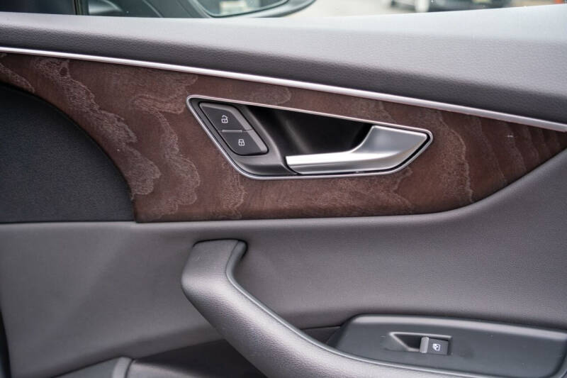 2020 Audi Q8 quattro Premium Plus 55 TFSI