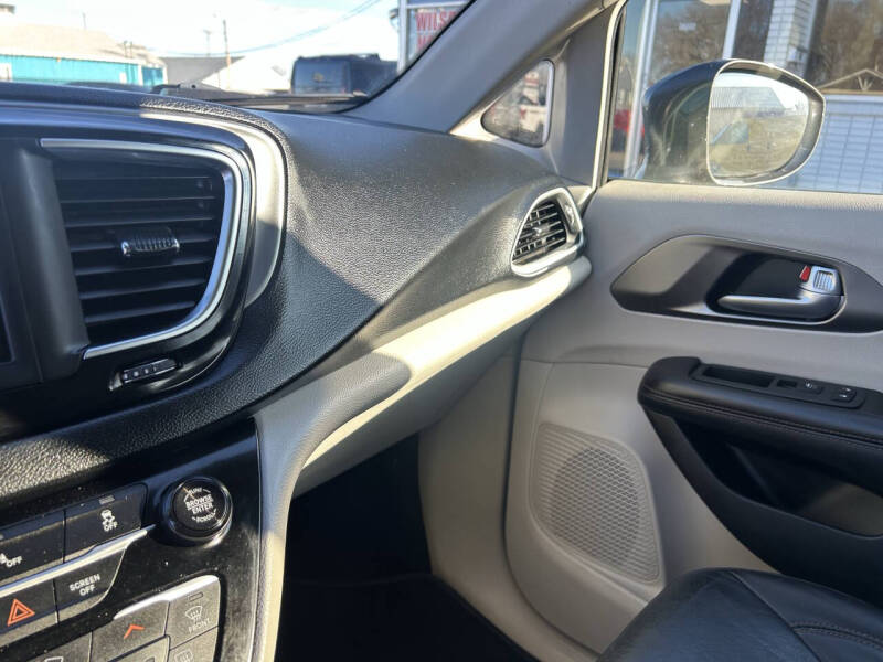 2020 Chrysler Pacifica Touring L