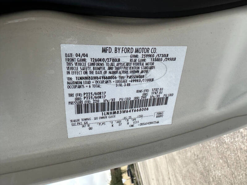 2004 Lincoln Town Car Ultimate