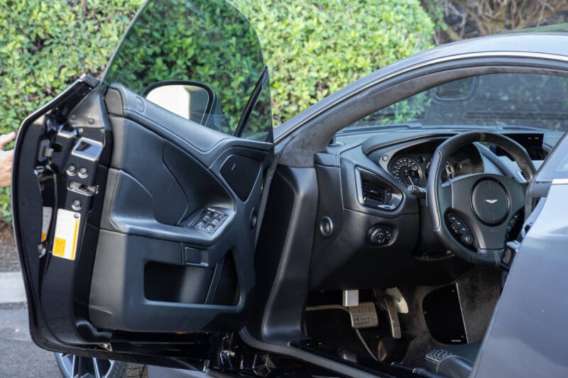 2014 Aston Martin Vanquish