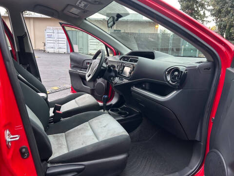 2016 Toyota Prius c Persona Special Edition